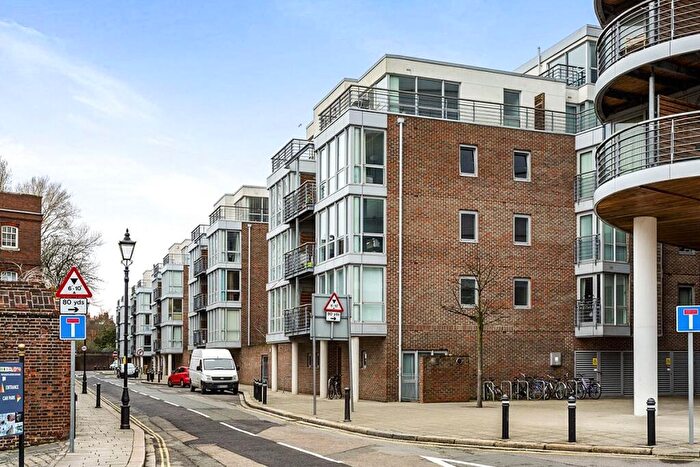 Flat To Rent In Admiralty Road, Portsmouth, Hampshire, PO1