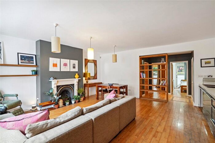2 Bedroom Flat To Rent In South Villas, Camden, NW1