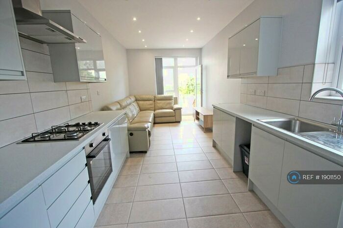 5 Bedroom Terraced House To Rent In Harriet Street, Cardiff, CF24