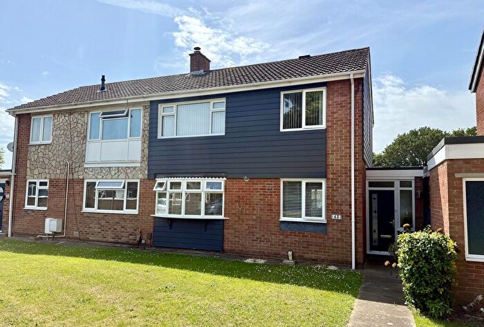 3 Bedroom Semi-Detached House For Sale In The Parkway, Peel Common, Gosport, PO13