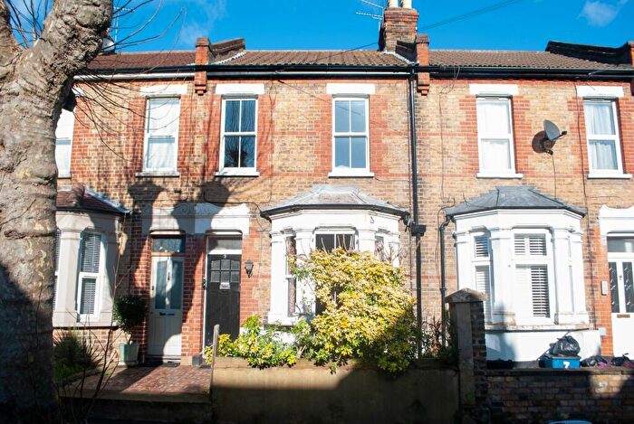 1 Bedroom Flat To Rent In Osborne Road, Westcliff-on-Sea, SS0