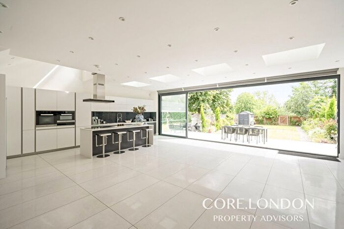 5 Bedroom Semi-Detached House To Rent In Popes Lane, Ealing, W5