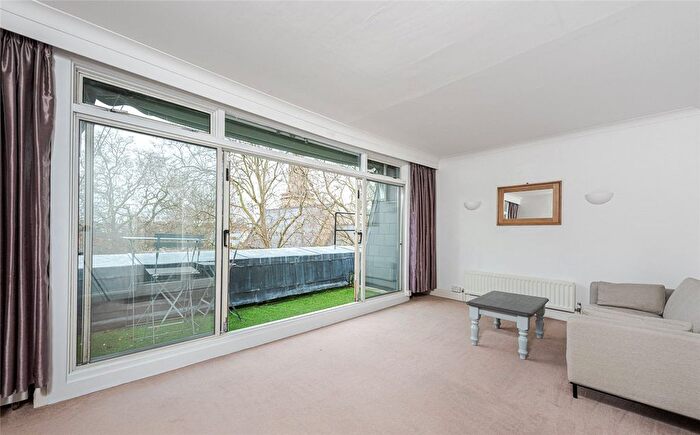 2 Bedroom Flat To Rent In St. George's Square, London, Uk, SW1V