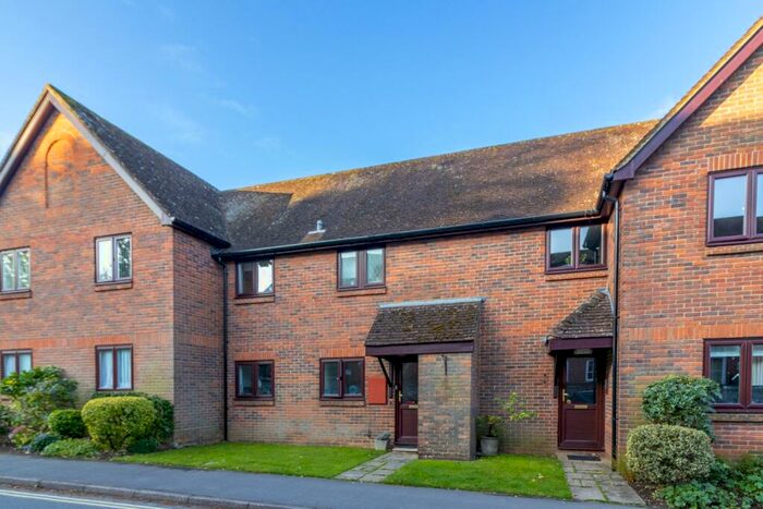 2 Bedroom Ground Maisonette To Rent In Station Road, Alresford, Hampshire, SO24