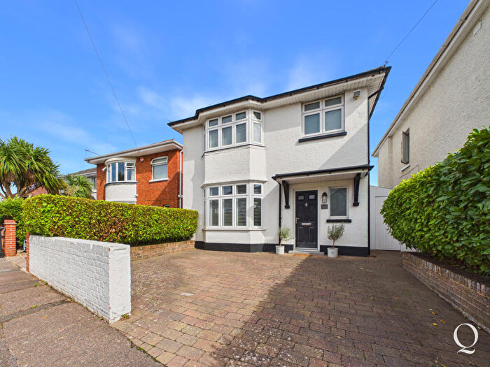 3 Bedroom Detached House For Sale In The Avenue, Bournemouth, BH9