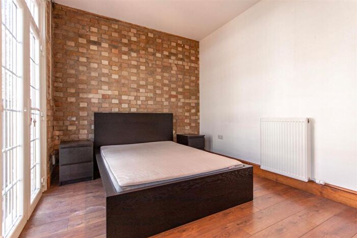 2 Bedroom Apartment To Rent In Prince Of Wales Passage, London, NW1