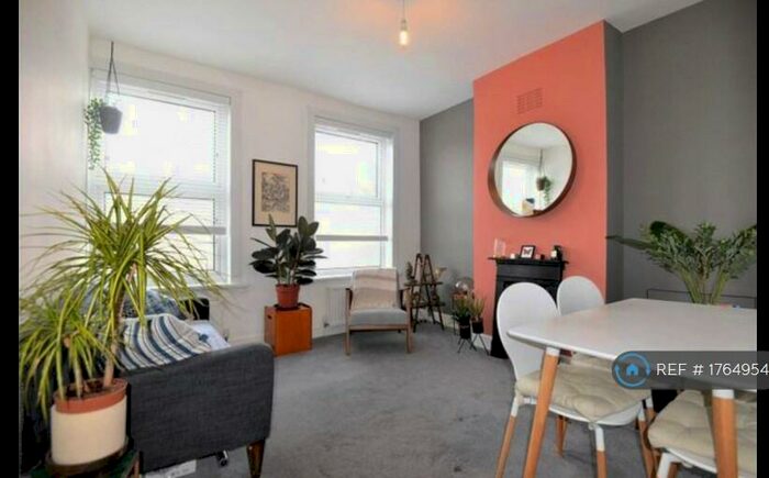 3 Bedroom Flat To Rent In Station Road, London., E7