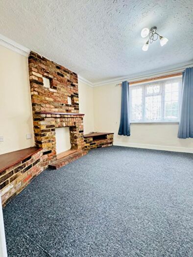 3 Bedroom Semi-Detached House To Rent In Wescott Way, Uxbridge, UB8