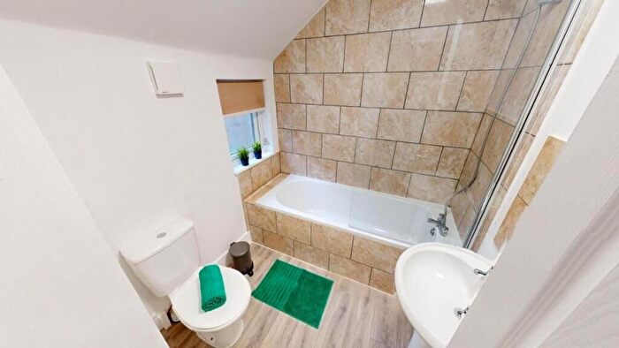 4 Bedroom Semi-Detached House To Rent In Queens Road East, Beeston, NG9