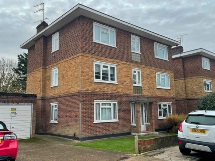 1 Bedroom Flat To Rent In Chelsea Close, Hampton Hill, Hampton, TW12