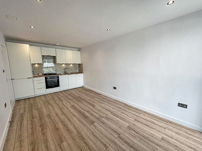 1 Bedroom Flat To Rent In Farnham Road, Slough, SL2