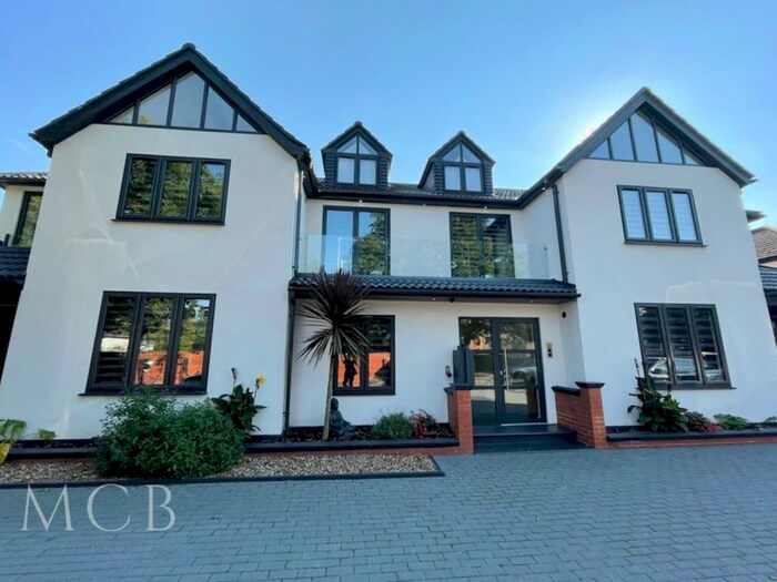 2 Bedroom Flat To Rent In Harefield Road, Uxbridge, UB8