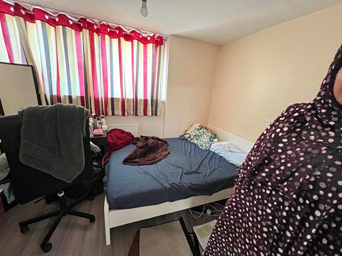 4 Bedroom Property To Rent In Lampton Road, Hounslow, TW3