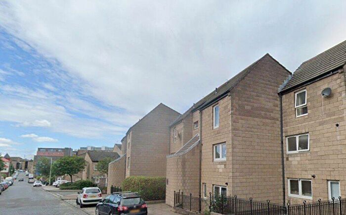 2 Bedroom Terraced House To Rent In Bangor Road, Edinburgh, EH6