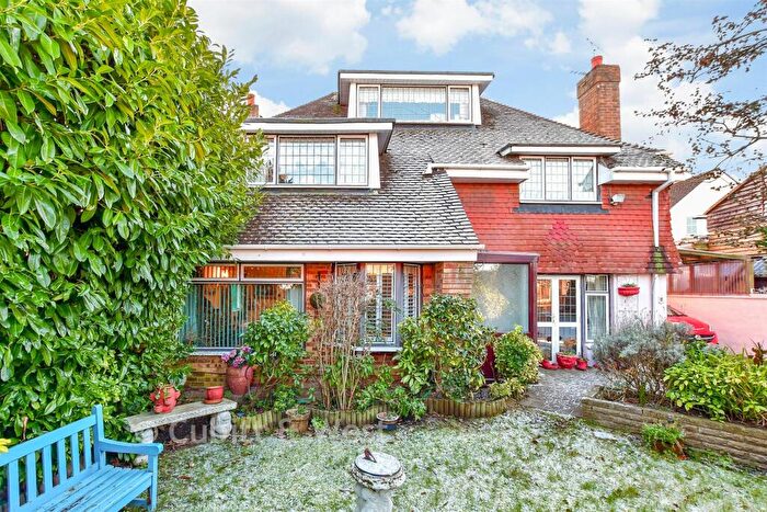 4 Bedroom Detached House For Sale In The Brow, Widley, Waterlooville, Hampshire, PO7