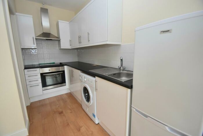 1 Bedroom Flat To Rent In Connaught Road, CF24