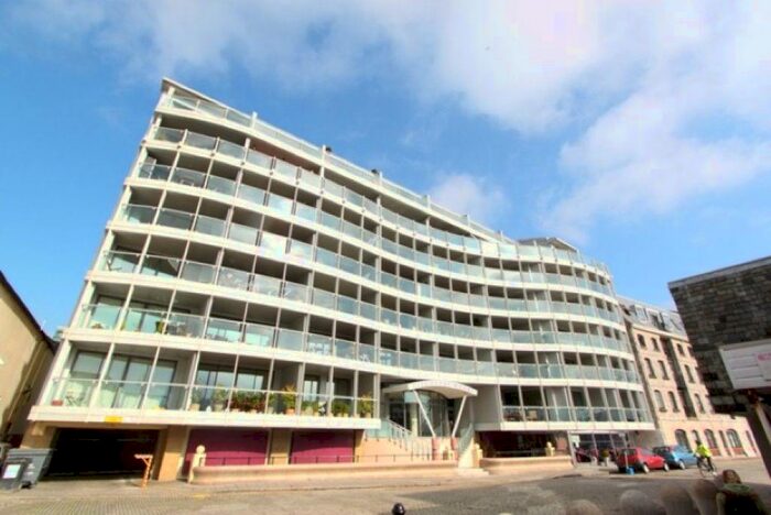 2 Bedroom Apartment To Rent In Discovery Wharf, PL4