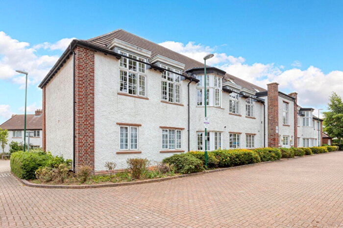 2 Bedroom Flat For Sale In Ascot Drive, Letchworth Garden City, Hertfordshire, SG6