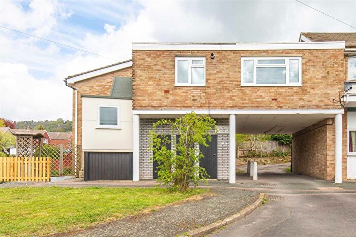 2 Bedroom Maisonette For Sale In Chalkpit Wood, Oxted, RH8