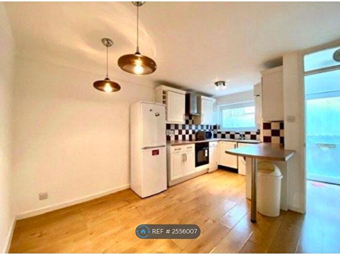 2 Bedroom Maisonette To Rent In St Clairs Road, Croydon, CR0