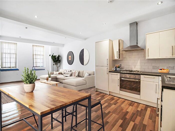 2 Bedroom Flat To Rent In King Street, Twickenham, TW1