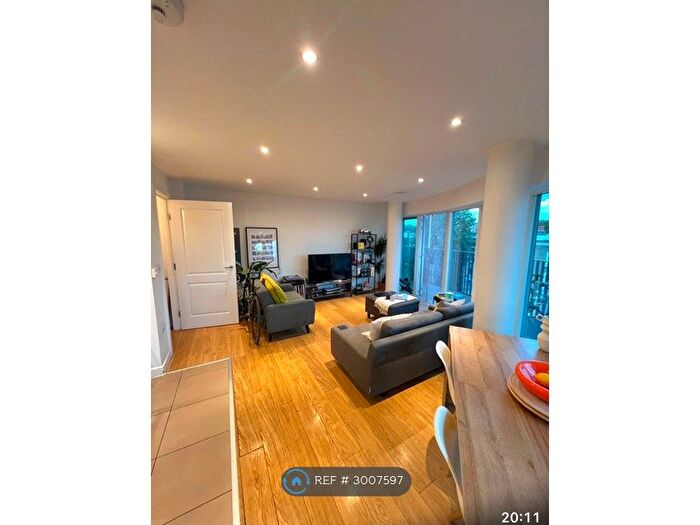 2 Bedroom Flat To Rent In Atkins Square, London, E8