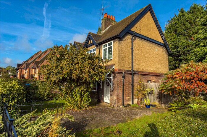 3 Bedroom Semi-Detached House To Rent In London Road, Hemel Hempstead, Hertfordshire, HP3