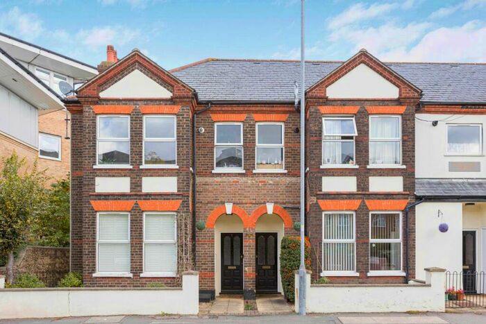 1 Bedroom Apartment To Rent In Camp Road, St Albans, AL1