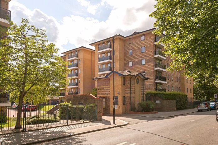 3 Bedroom Flat For Sale In Tavistock Road, Central Croydon, CR0