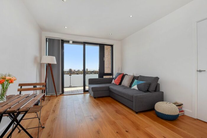 2 Bedroom Flat To Rent In Lee Street, Hackney, E8