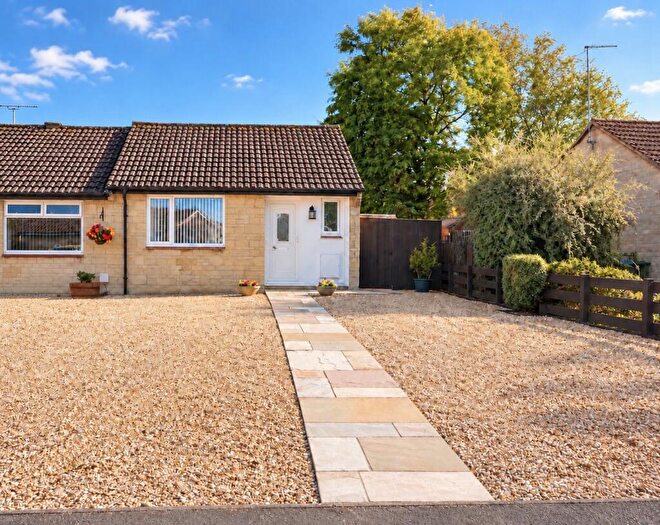 1 Bedroom Bungalow For Sale In Awdry Close, Chippenham, Wiltshire, SN14