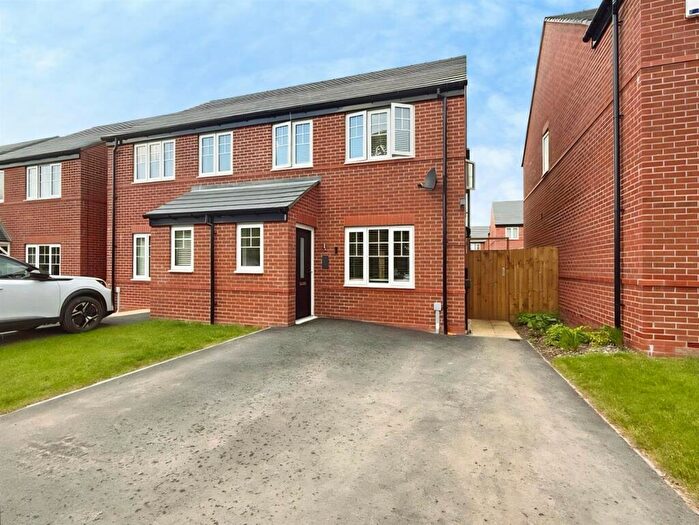 3 Bedroom Semi-Detached House For Sale In Topaz Gardens, Newhall, Swadlincote, DE11