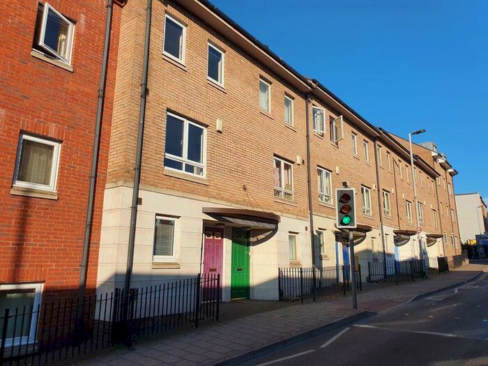 4 Bedroom Terraced House To Rent In Augusta Court, Exeter, EX1