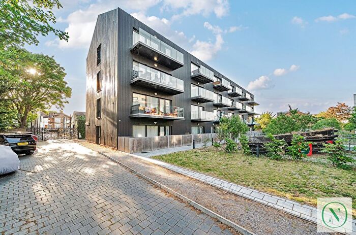 3 Bedroom Flat For Sale In Bell Foundry Close, Croydon, CR0