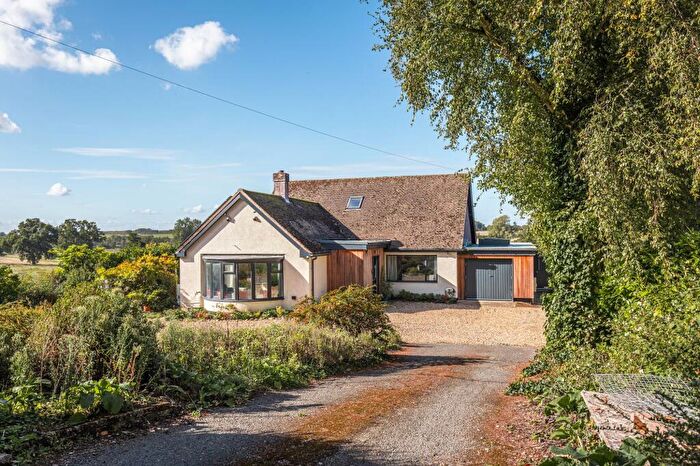 4 Bedroom Detached Bungalow For Sale In Versatile Detached Home In Stoke Holy Cross, NR14