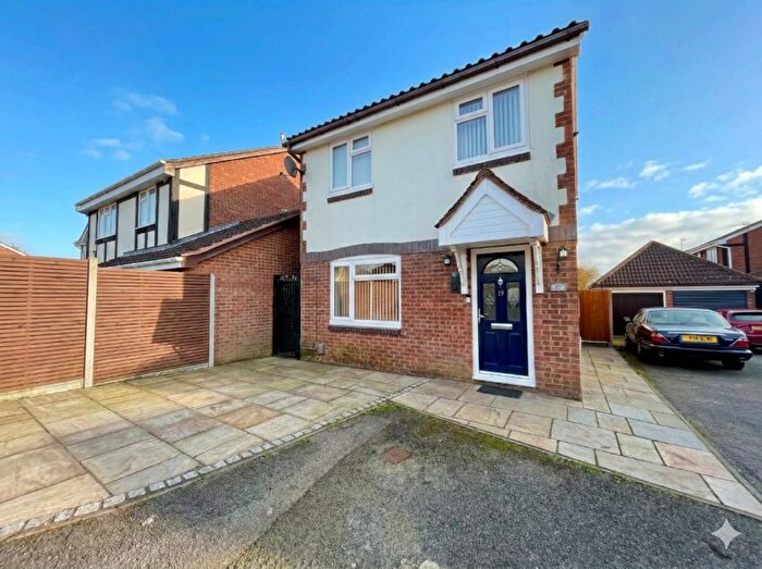 3 Bedroom Detached House For Sale In Hawkfields, Luton, LU2