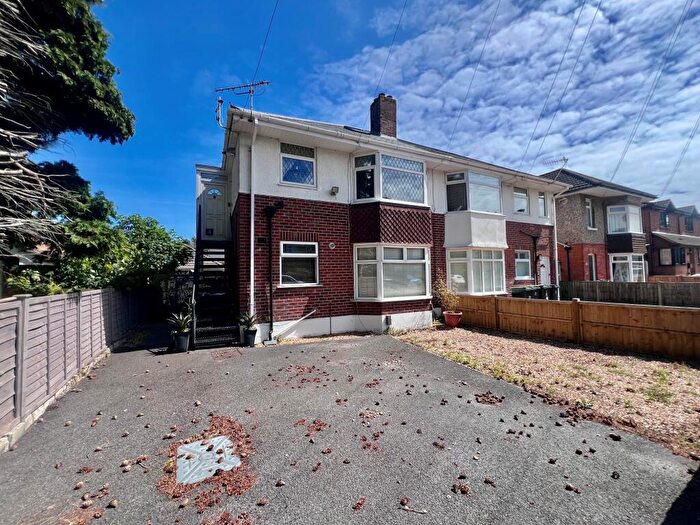 2 Bedroom Flat To Rent In Somerset Road, BH23