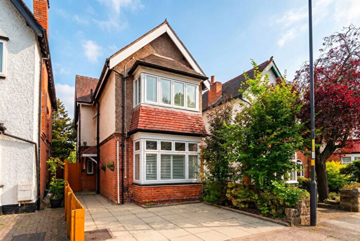 4 Bedroom Link Detached House For Sale In Southam Road, Hall Green, B28