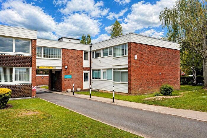 2 Bedroom Flat For Sale In Fairlawns, Tidys Lane, Epping, CM16