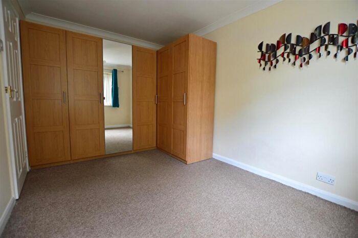 1 Bedroom Flat To Rent In Suffolk Close, Slough, SL1