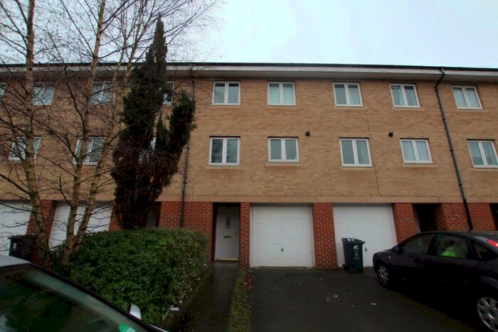 3 Bedroom House To Rent In Padstow Road, Swindon, SN2