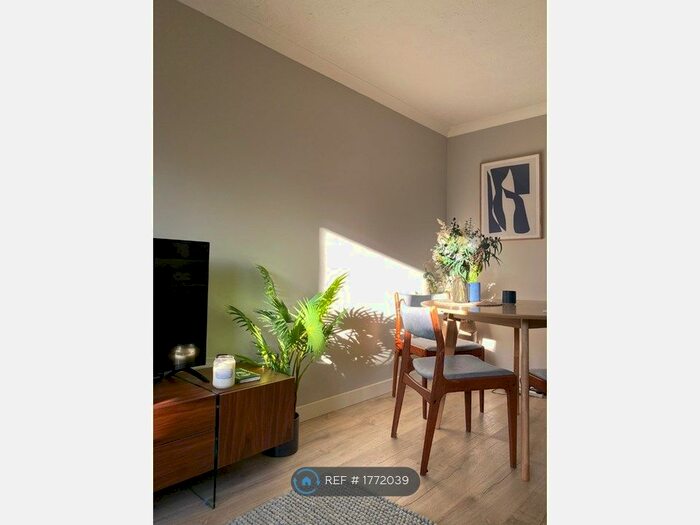 1 Bedroom Flat To Rent In Mitchell House, Chiswick, W4