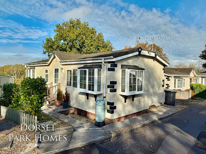 2 Bedroom Park Home For Sale In Kingfisher Park, Bournemouth, BH10