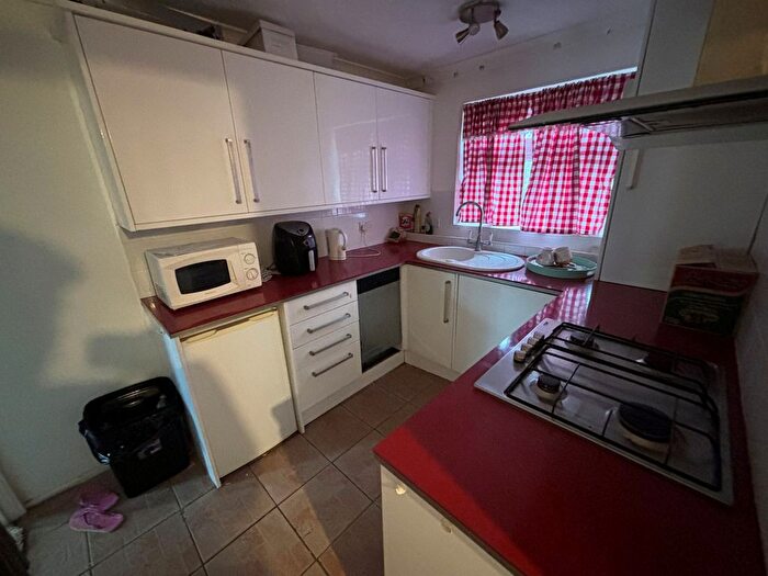 1 Bedroom Flat To Rent In Newnham Street, Chatham, ME4