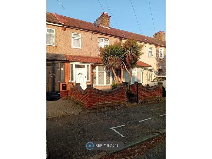 3 Bedroom Terraced House To Rent In Brights Avenue, Rainham, RM13
