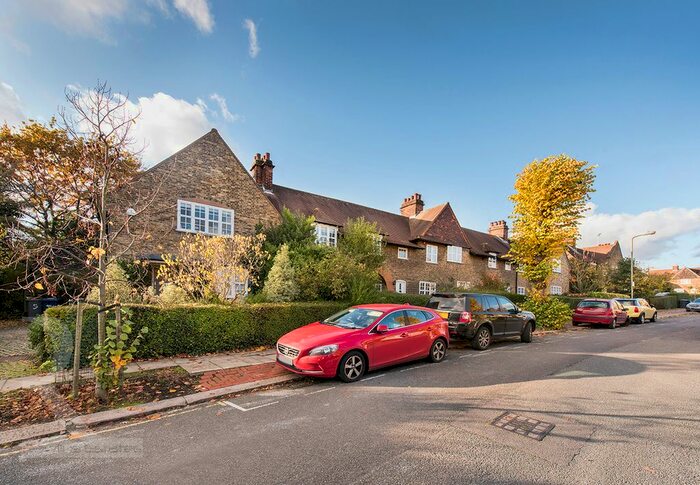 3 Bedroom Cottage To Rent In Asmuns Place, London, NW11