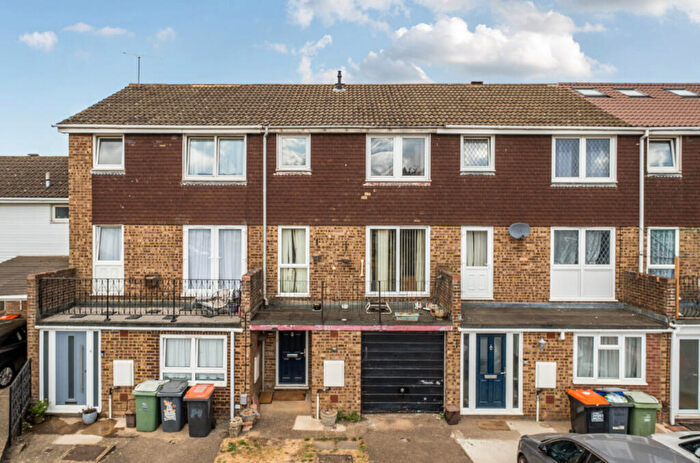 4 Bedroom Terraced House For Sale In Beale Street, Dunstable, Bedfordshire, LU6