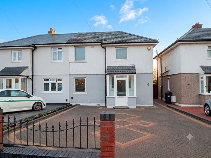 3 Bedroom Semi-Detached House To Rent In Duke Road, Ilford, IG6