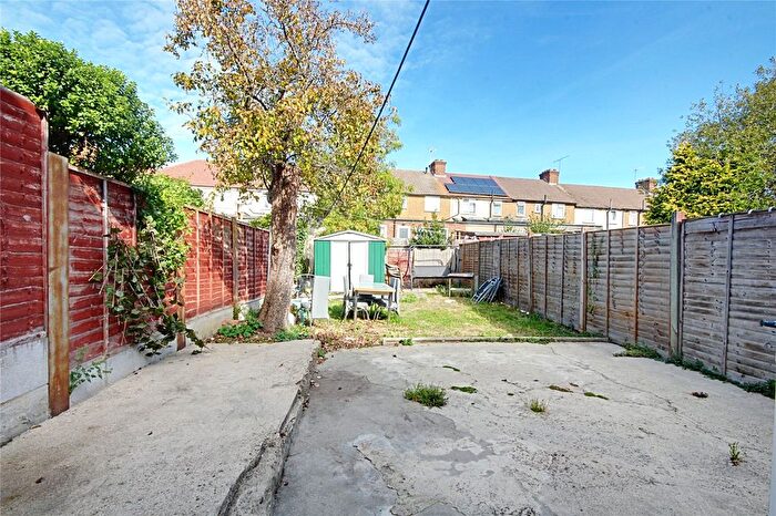 4 Bedroom Terraced House To Rent In Carterhatch Road, Enfield, EN3