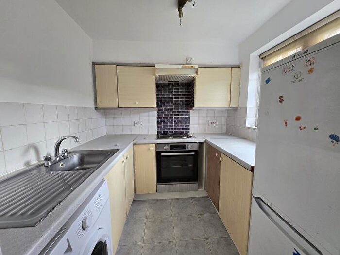 1 Bedroom Flat To Rent In Swaythling Close, Edmonton, N18